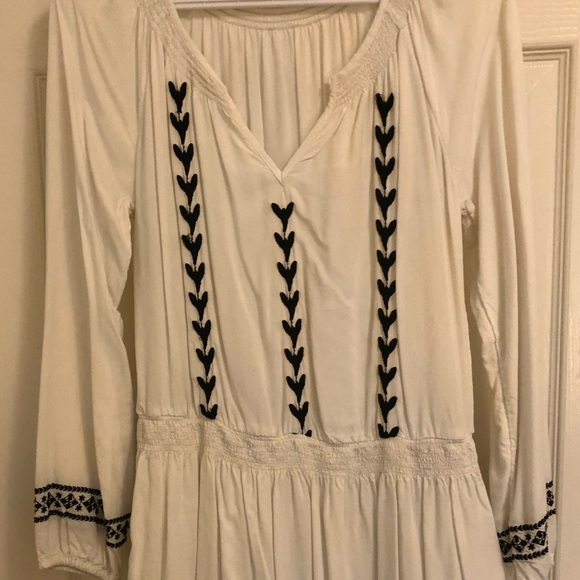 Long Sleeve Dress w/ embroidery - Picture 3 of 4